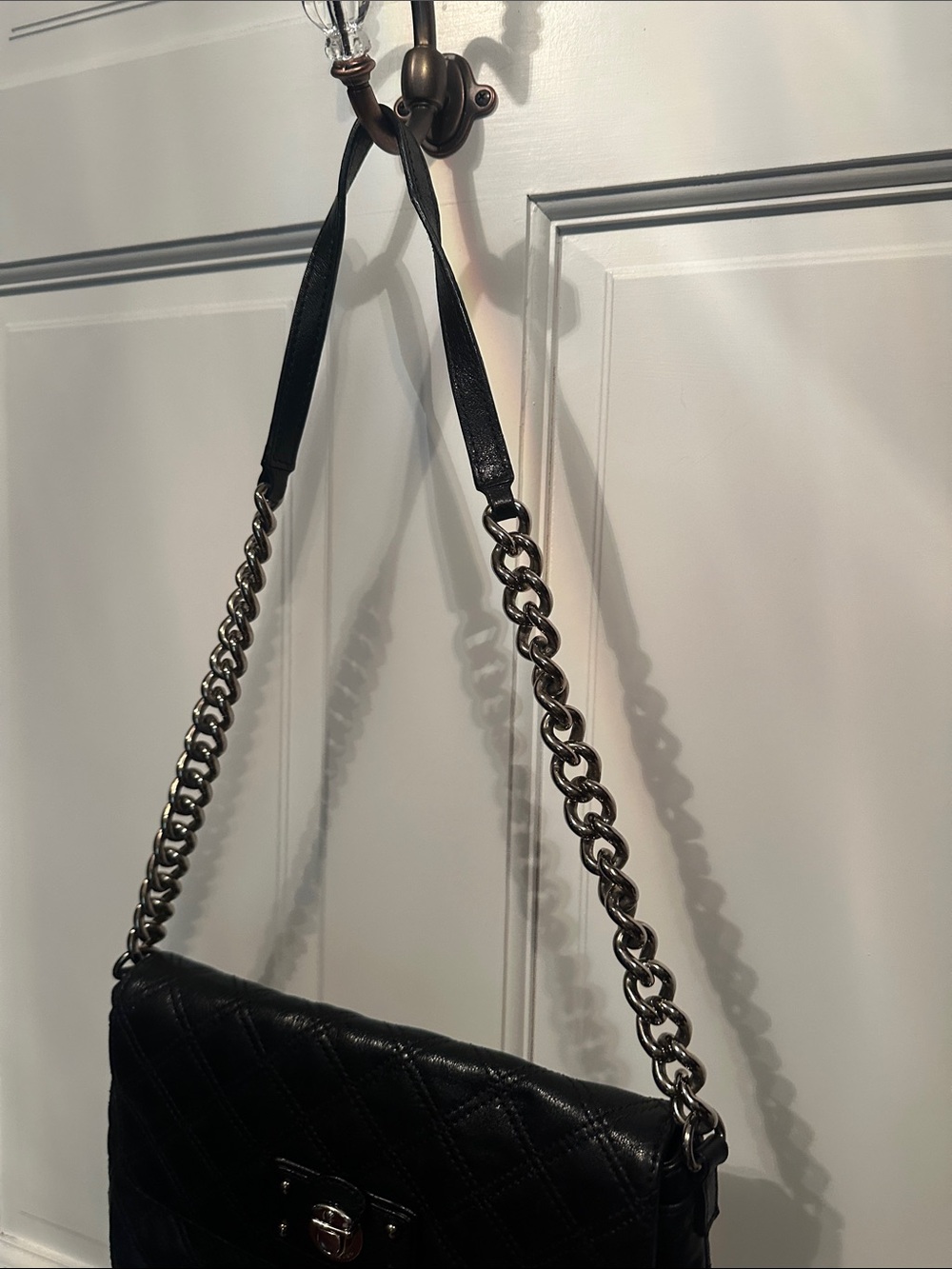 Great condition Marc Jacob’s black soft leather shoulder bag with silver chain - Picture 4 of 15